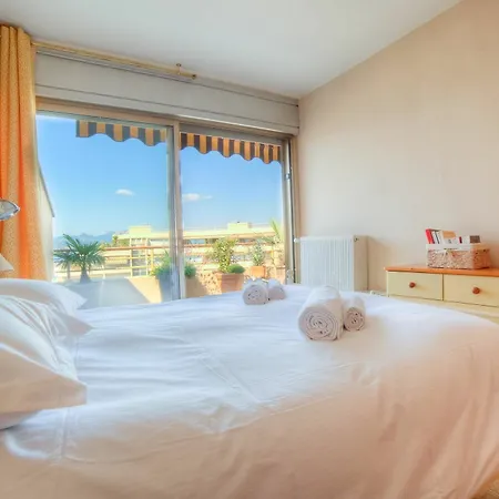 Le Cygne 1 Apartment *